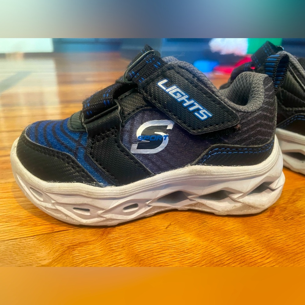 Skechers s sport light up toddler shoes EUC SIZE 5